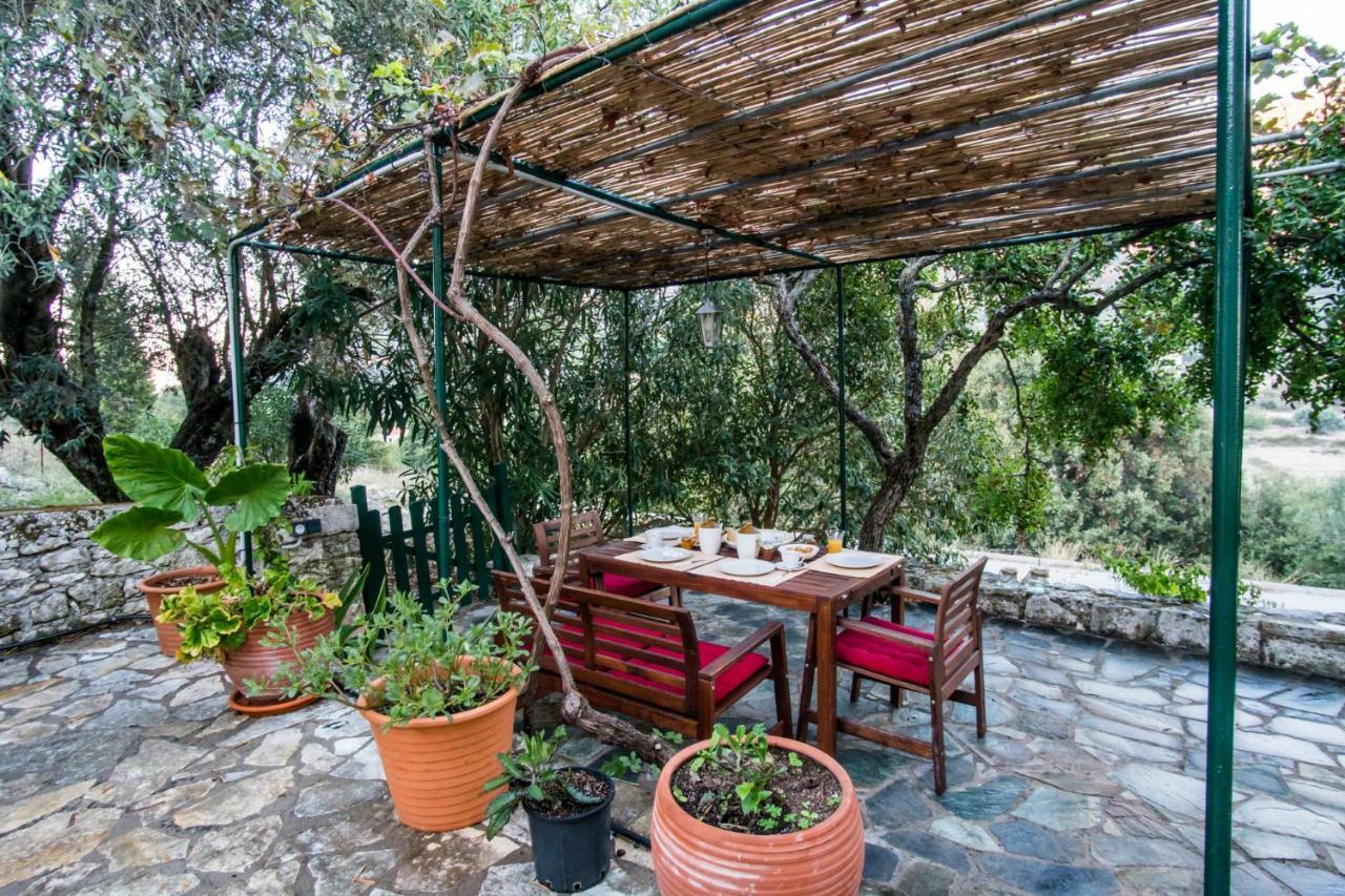 Almond Trees Cottage Divarata Екстериор снимка