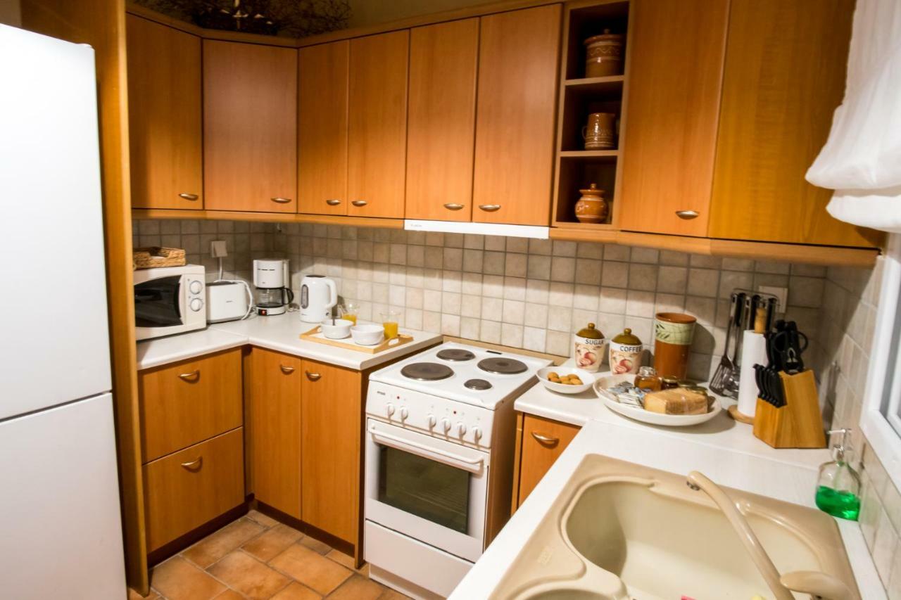 Almond Trees Cottage Divarata Екстериор снимка