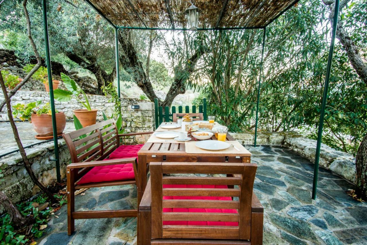 Almond Trees Cottage Divarata Екстериор снимка