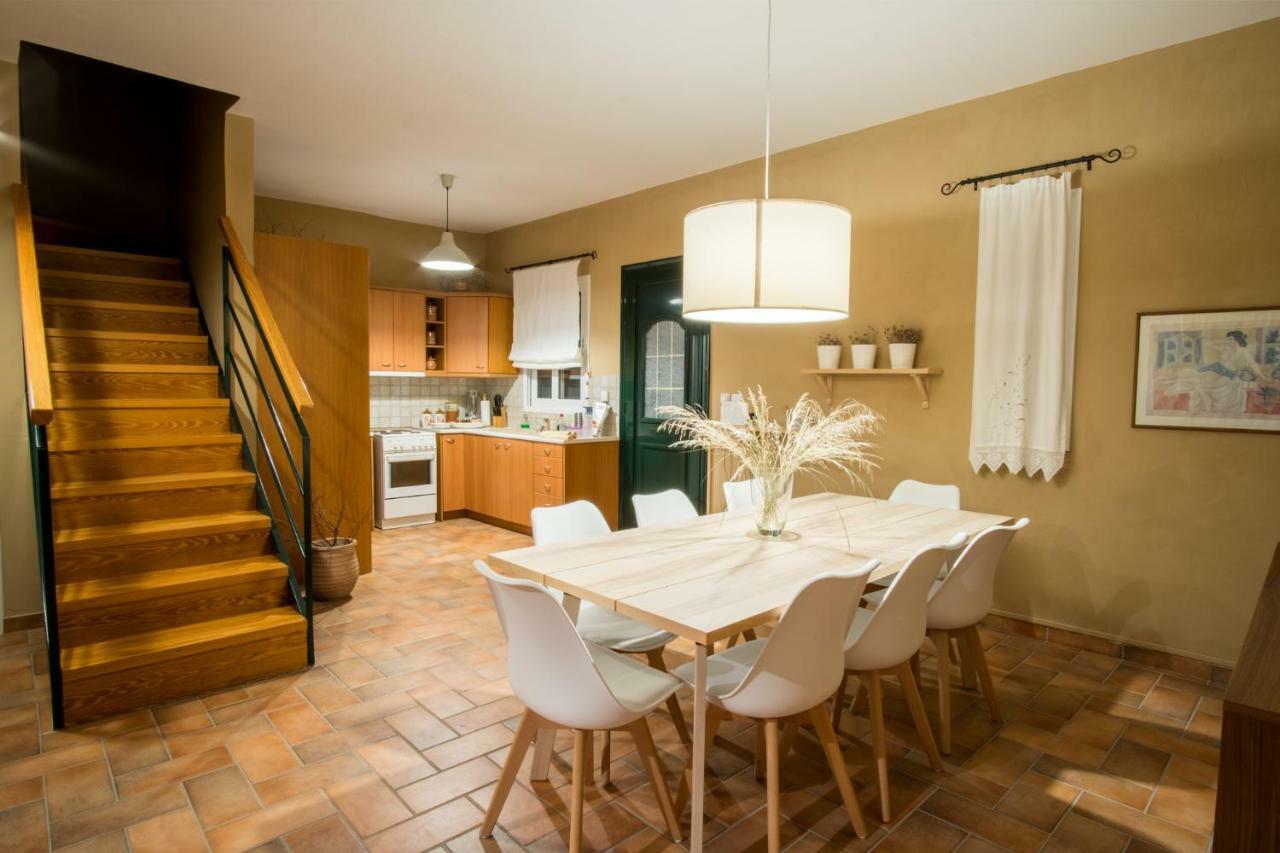 Almond Trees Cottage Divarata Екстериор снимка
